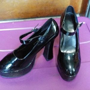 Black patent maryjane platforms size 9.5